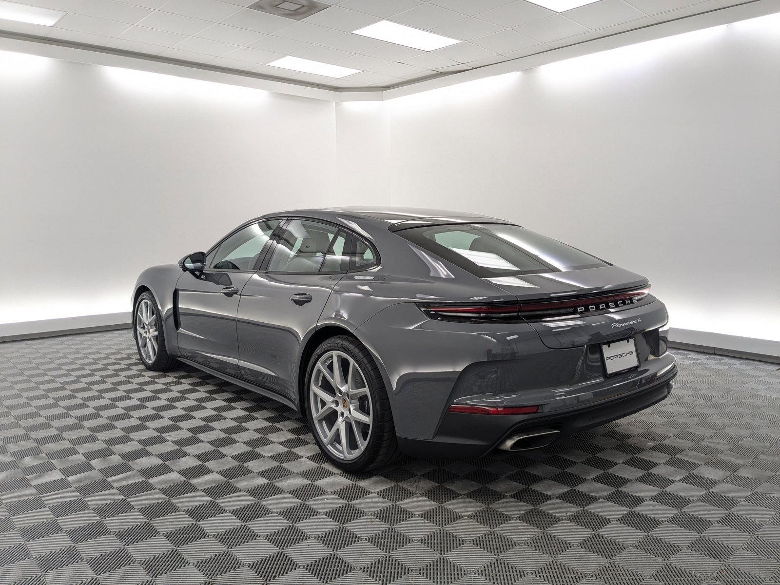 2026 Porsche Panamera 4 photo 3