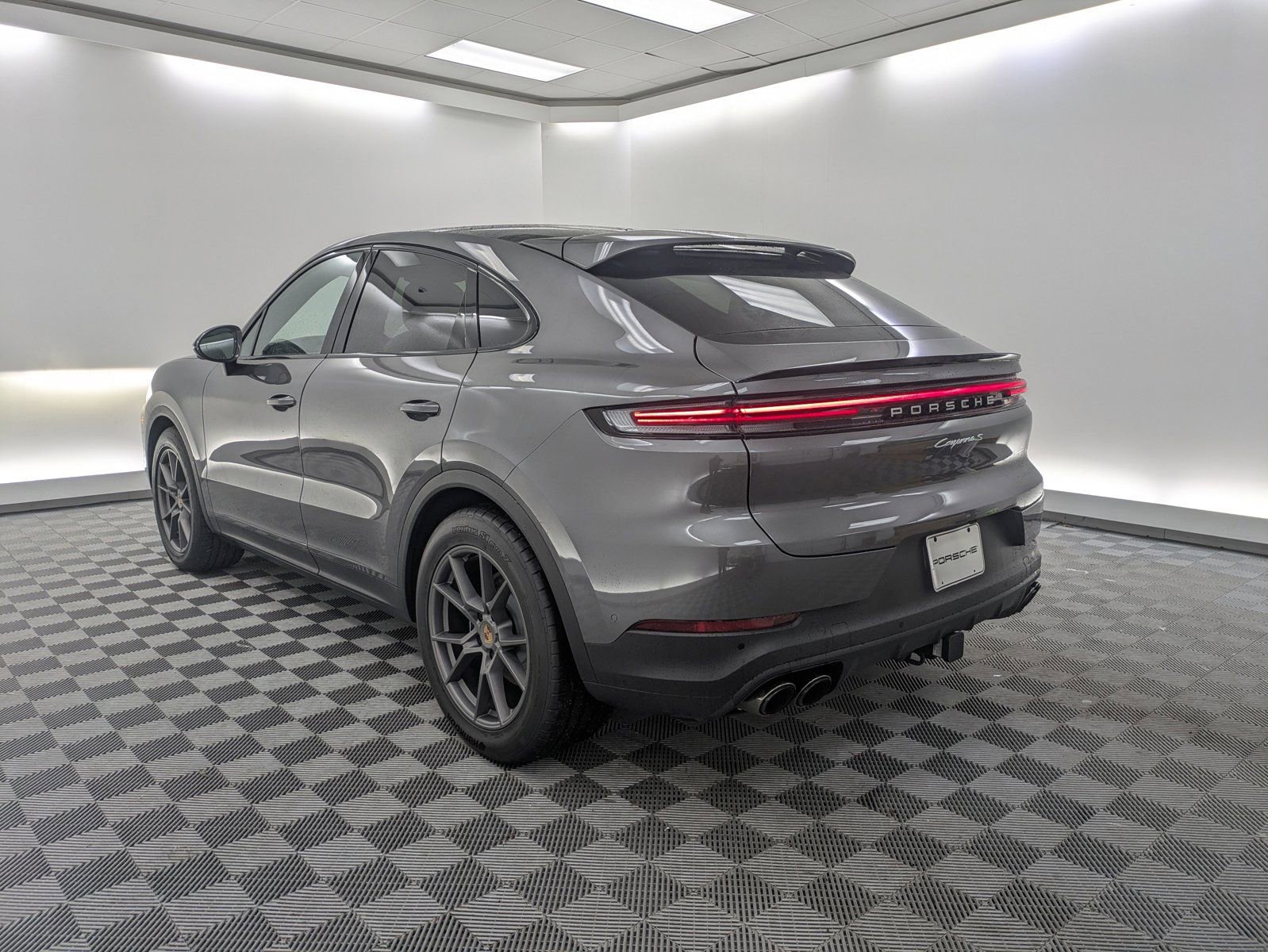 2025 Porsche Cayenne Coupe S photo 2