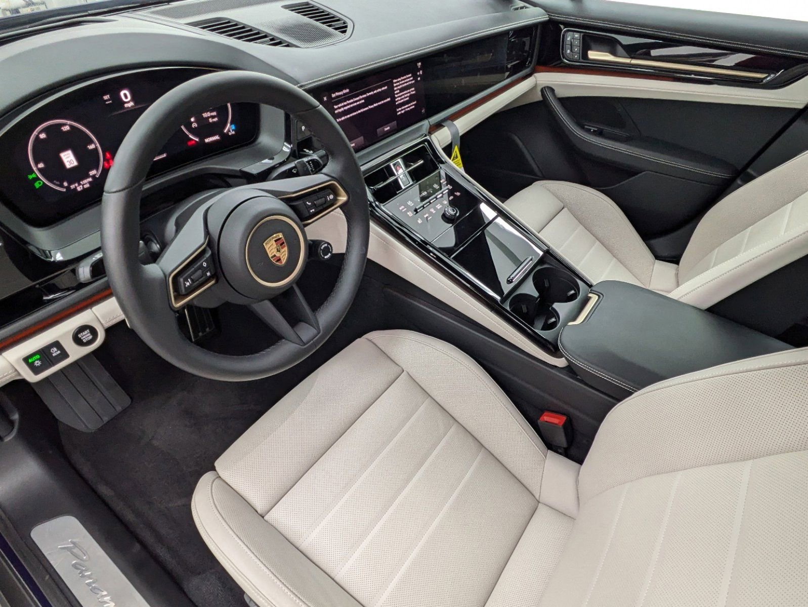 2024 Porsche Panamera photo 4