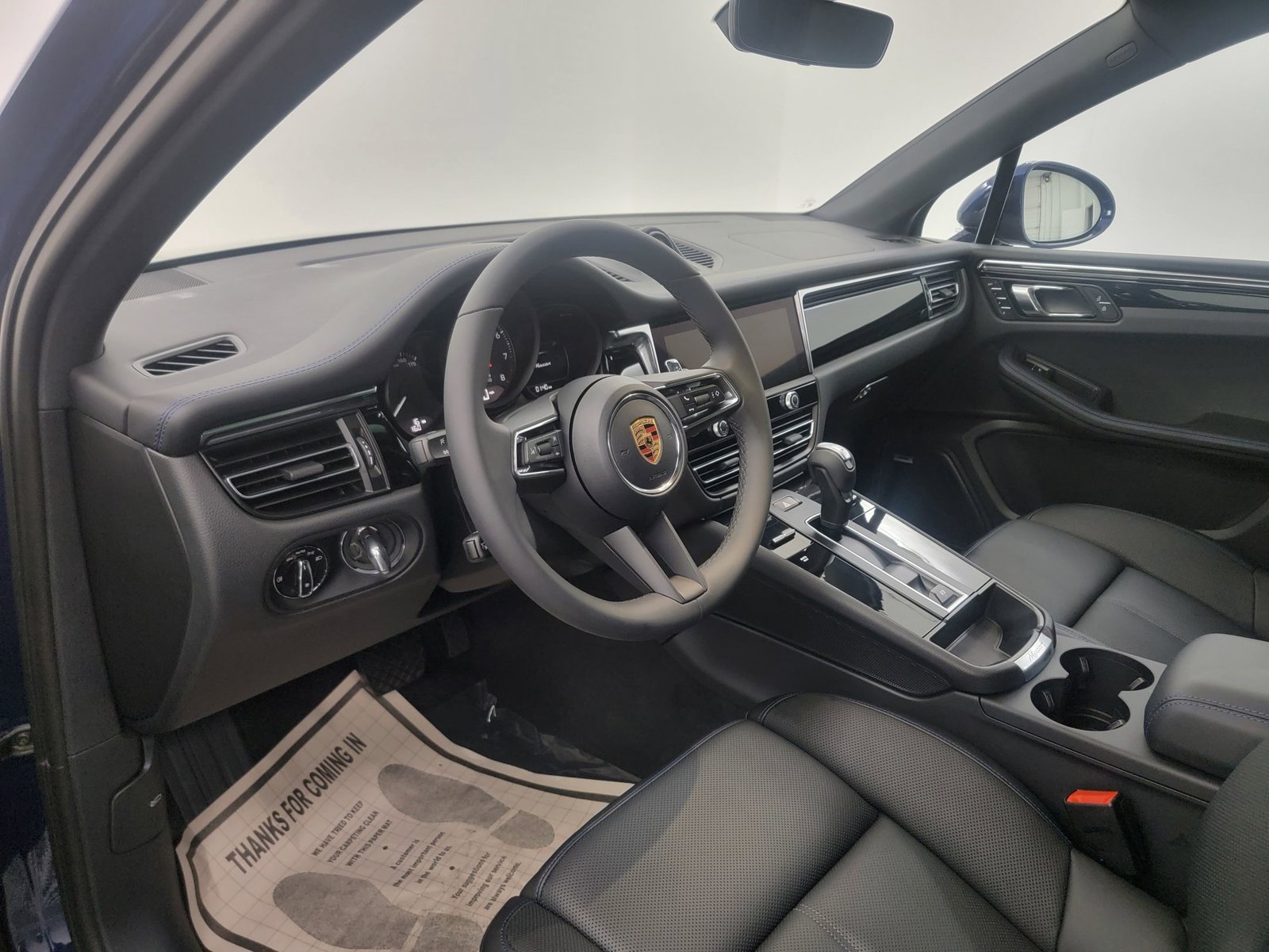 2026 Porsche Macan T photo 4