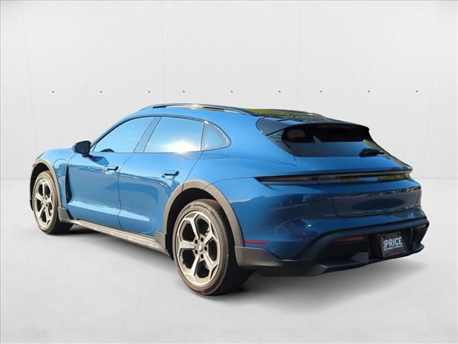 2021 Porsche Taycan Cross Turismo Turbo photo 3