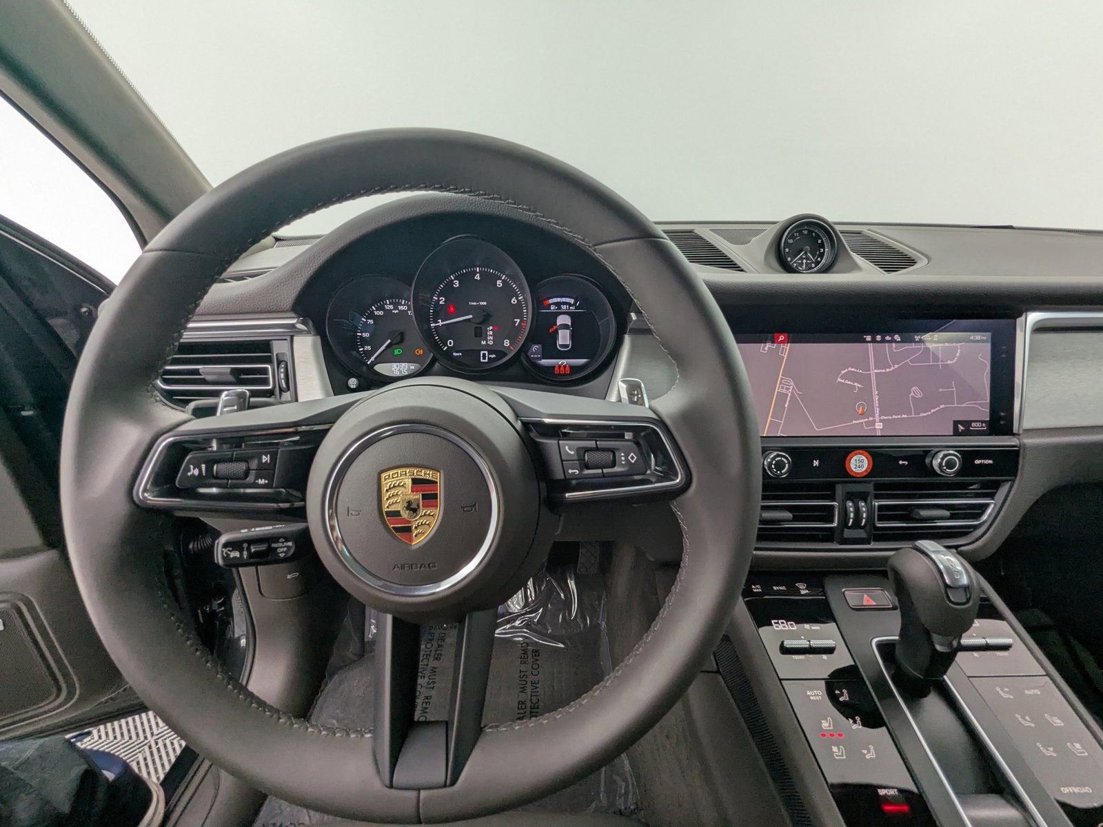 2026 Porsche Macan T - Photo 16