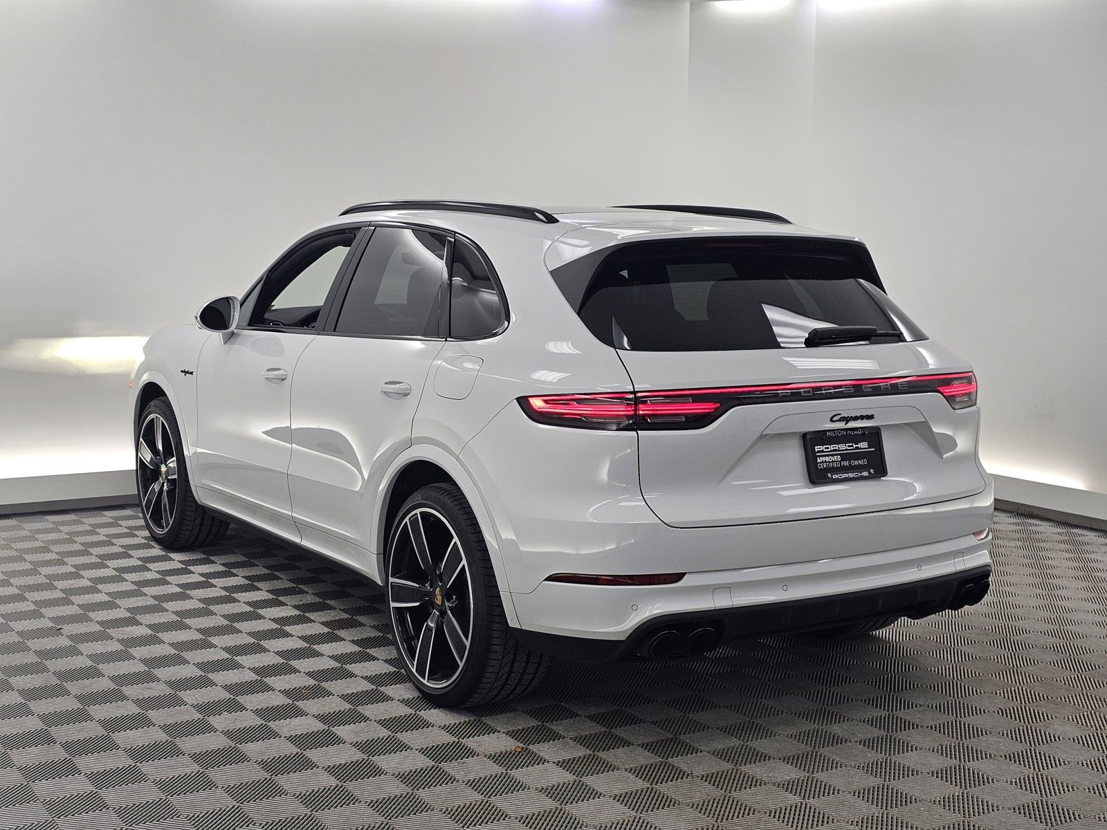 2023 Porsche Cayenne E-Hybrid photo 3