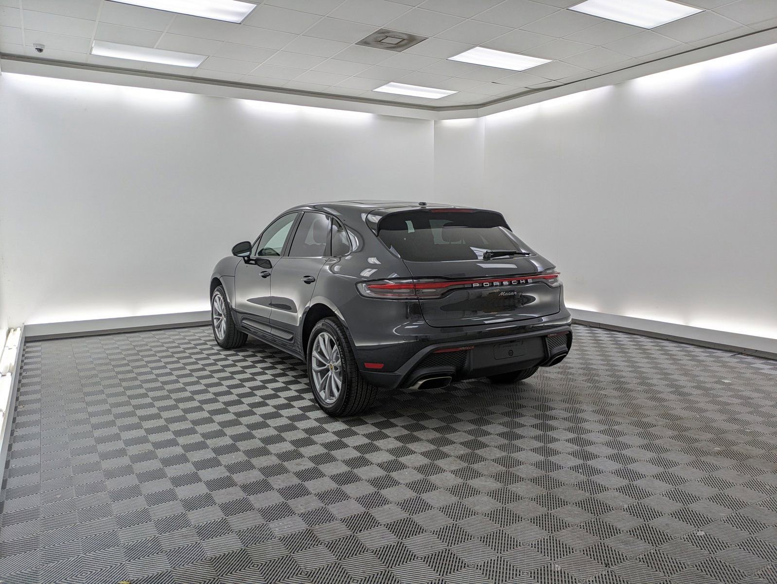 2026 Porsche Macan T photo 2