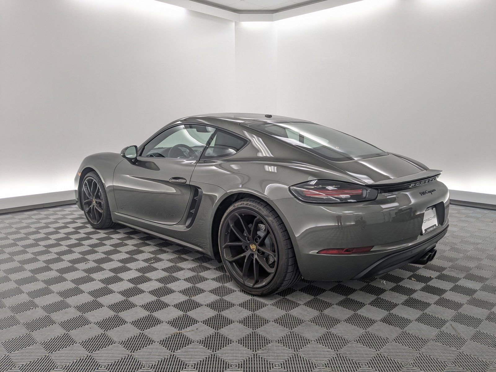 2024 Porsche Cayman photo 3