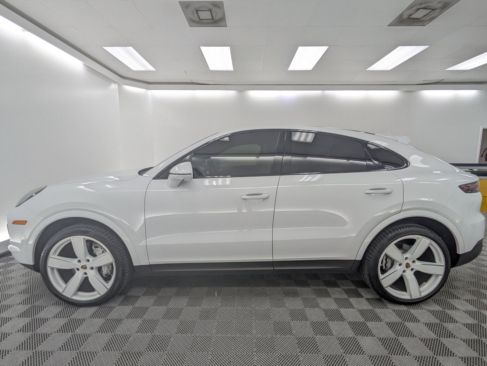 2022 Porsche Cayenne Coupe photo 2