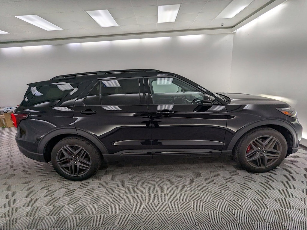 Used 2025 Ford Explorer ST Sport Utility