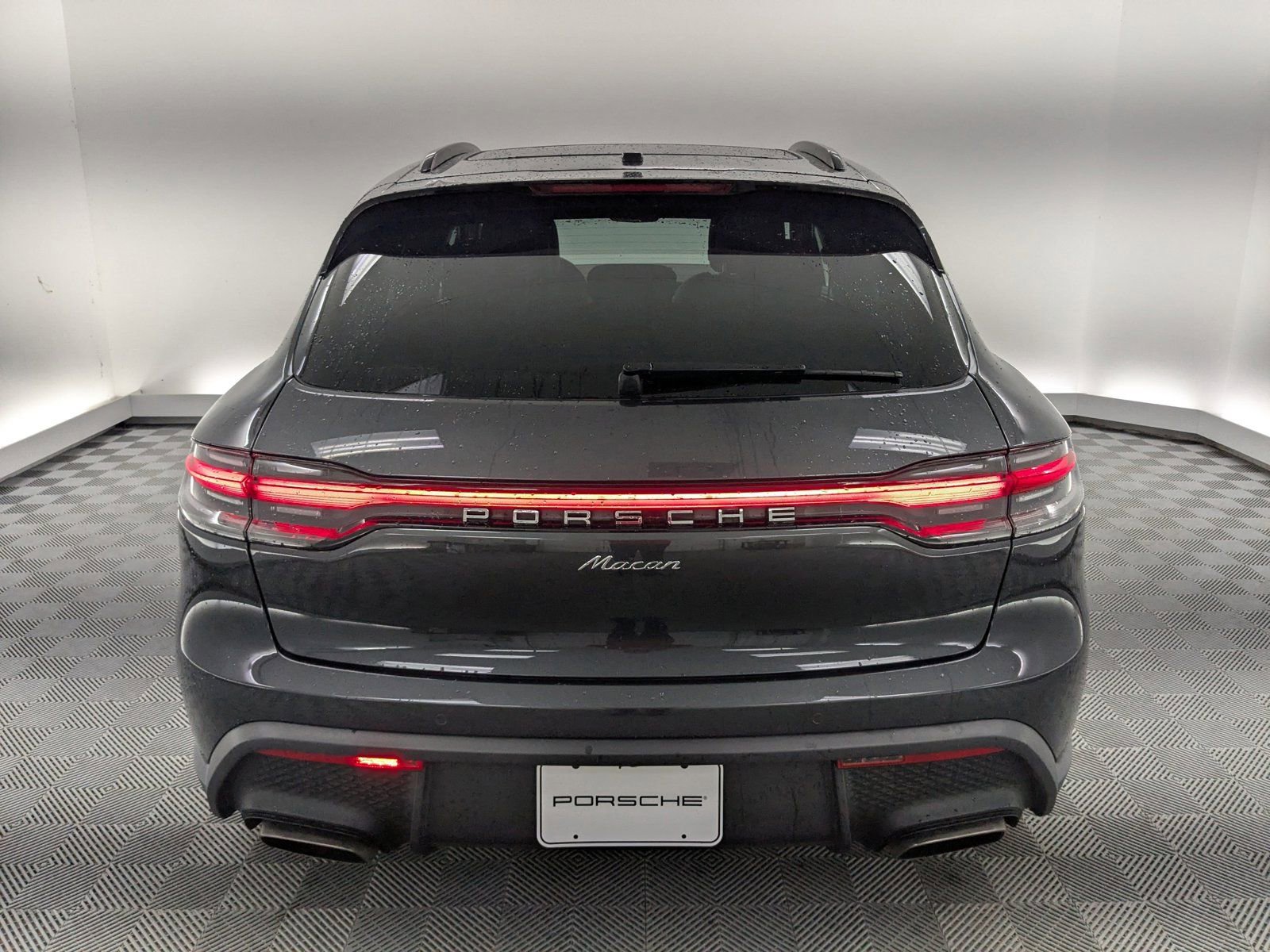 2026 Porsche Macan T - Photo 10