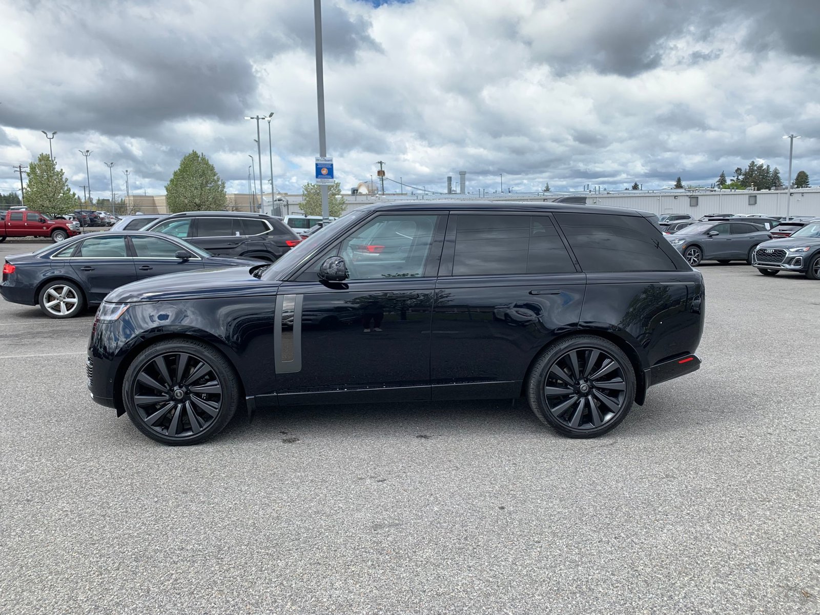 2023 Land Rover Range Rover SV photo 2