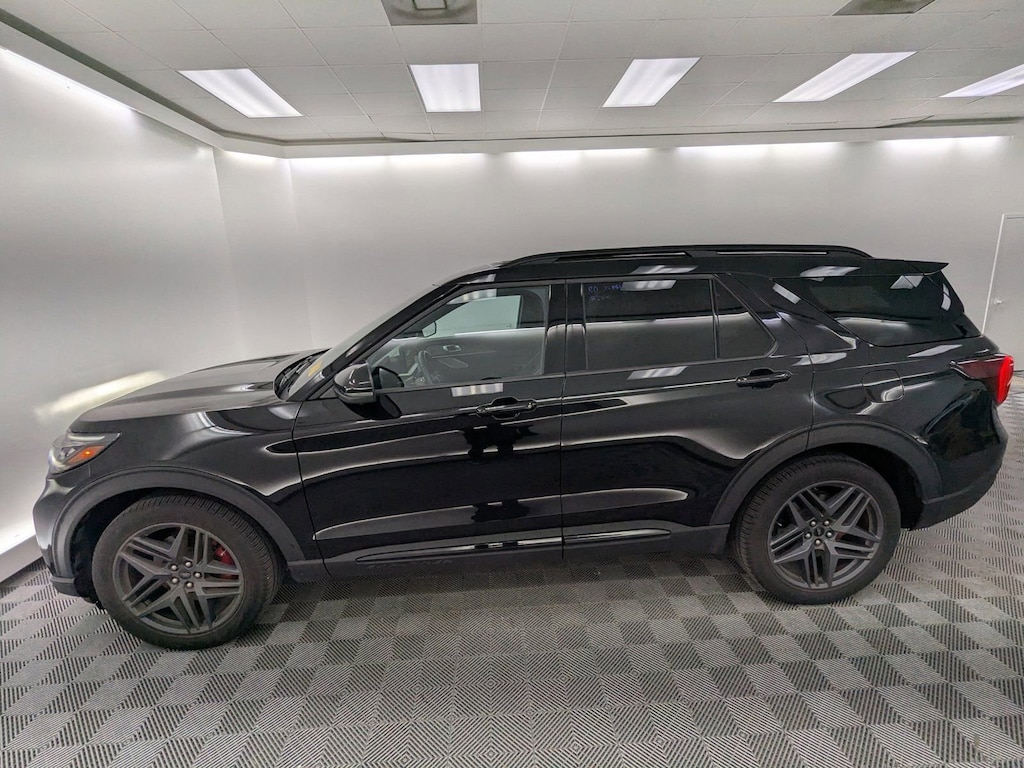 Used 2025 Ford Explorer ST Sport Utility