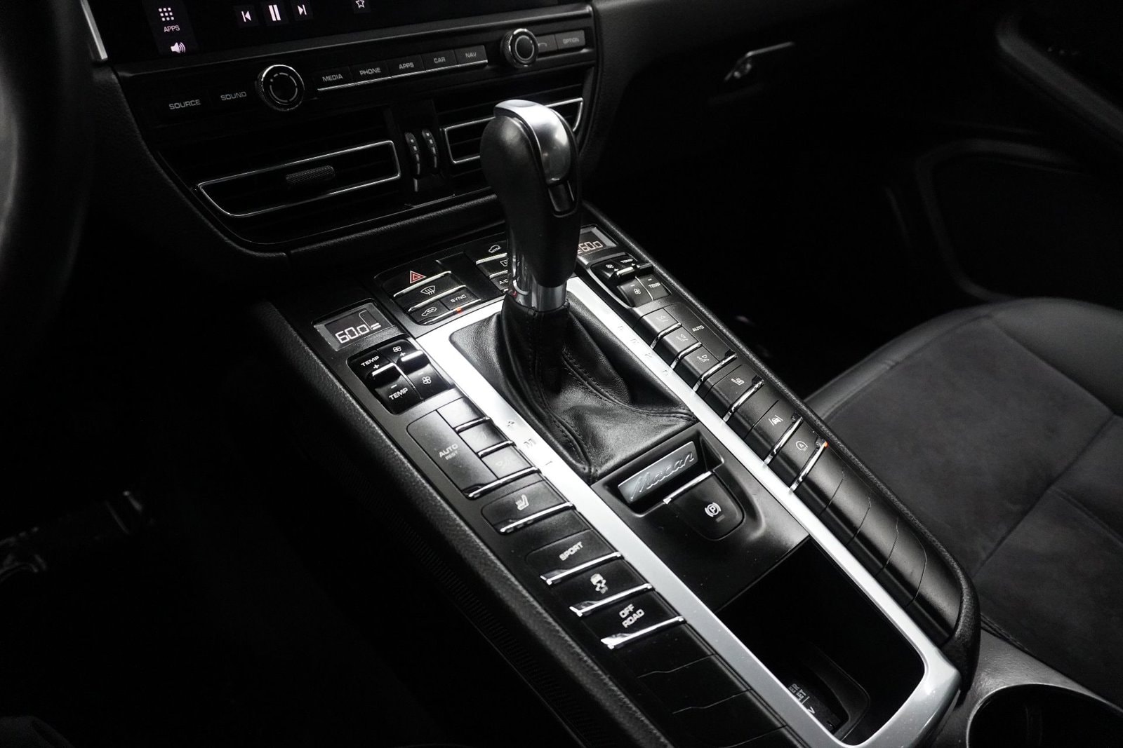 2021 Porsche Macan Base - Photo 23