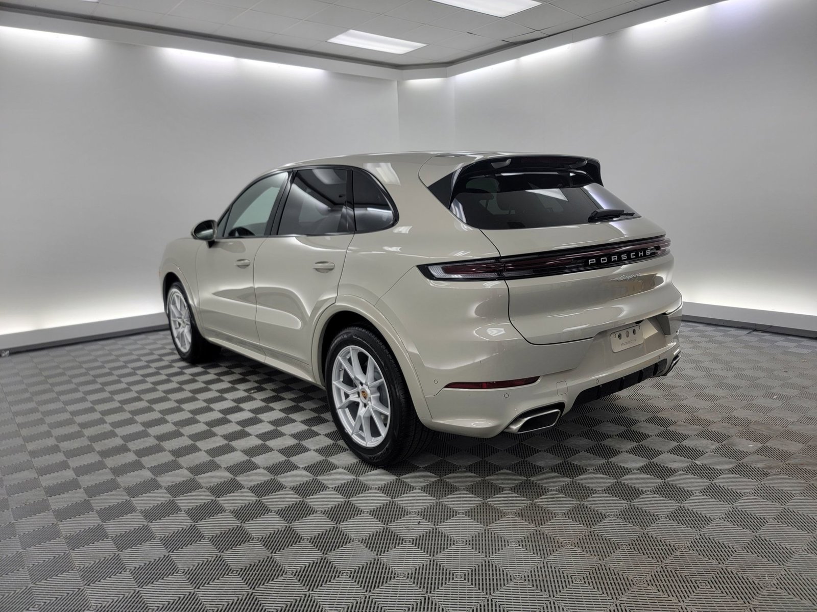 2026 Porsche Cayenne photo 2