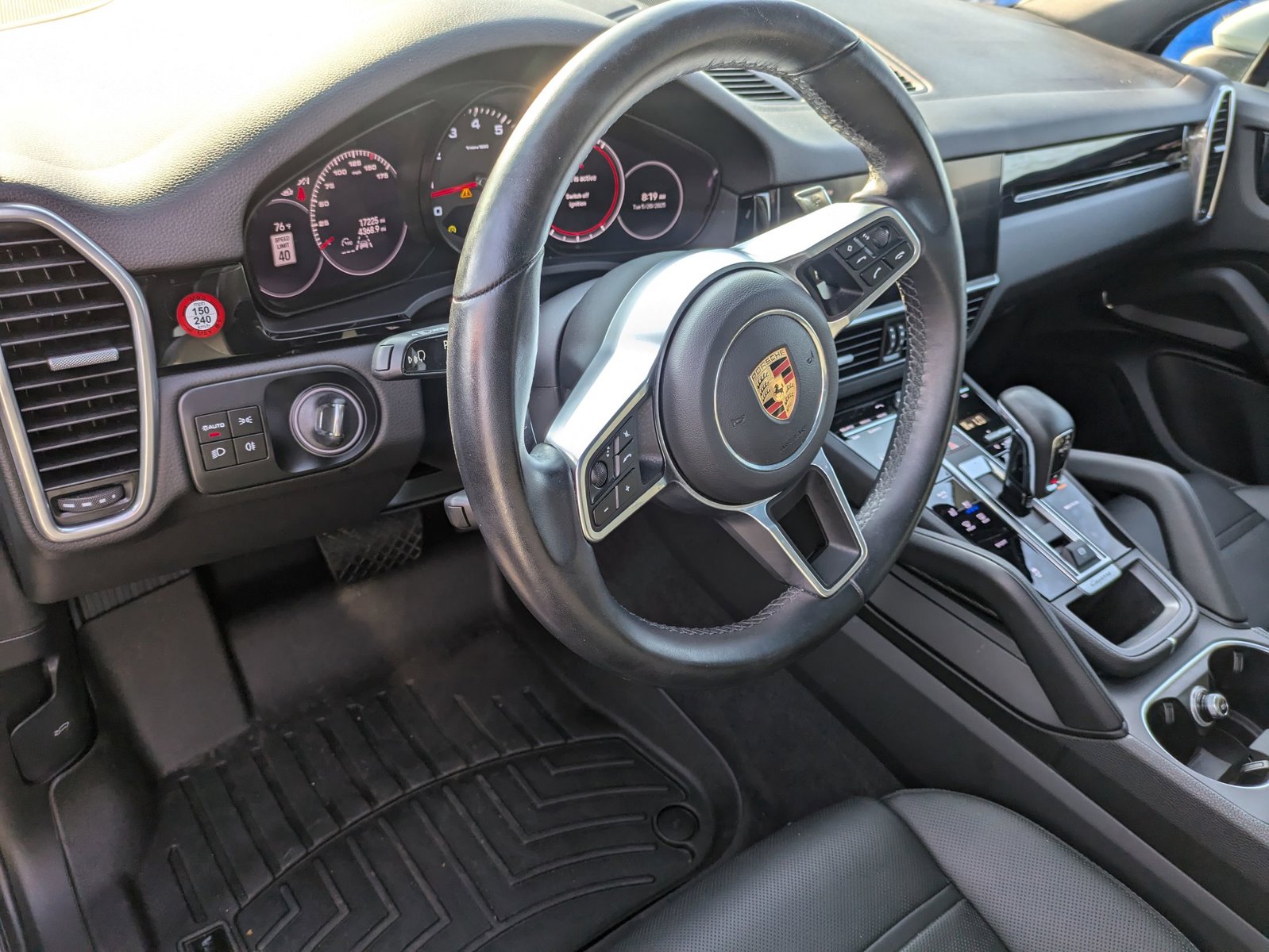 2023 Porsche Cayenne Platinum Edition photo 4