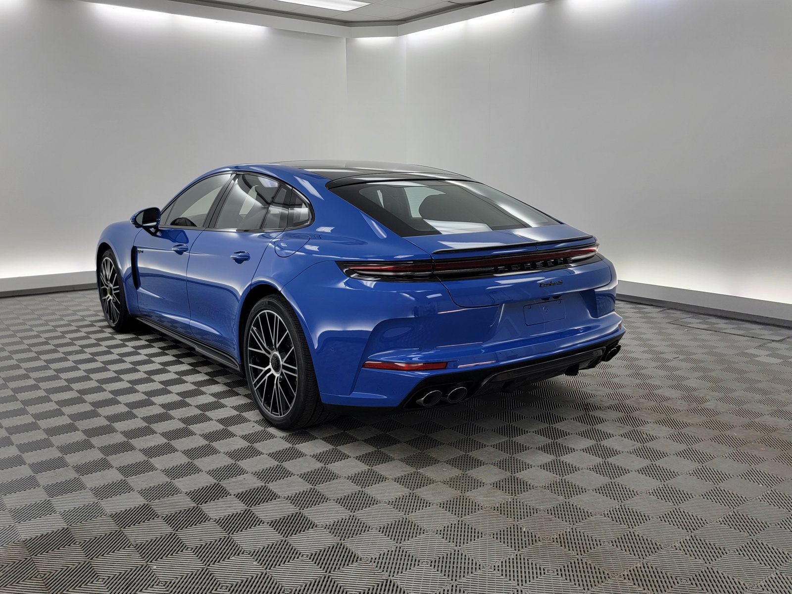 2025 Porsche Panamera E-Hybrid Turbo S photo 3