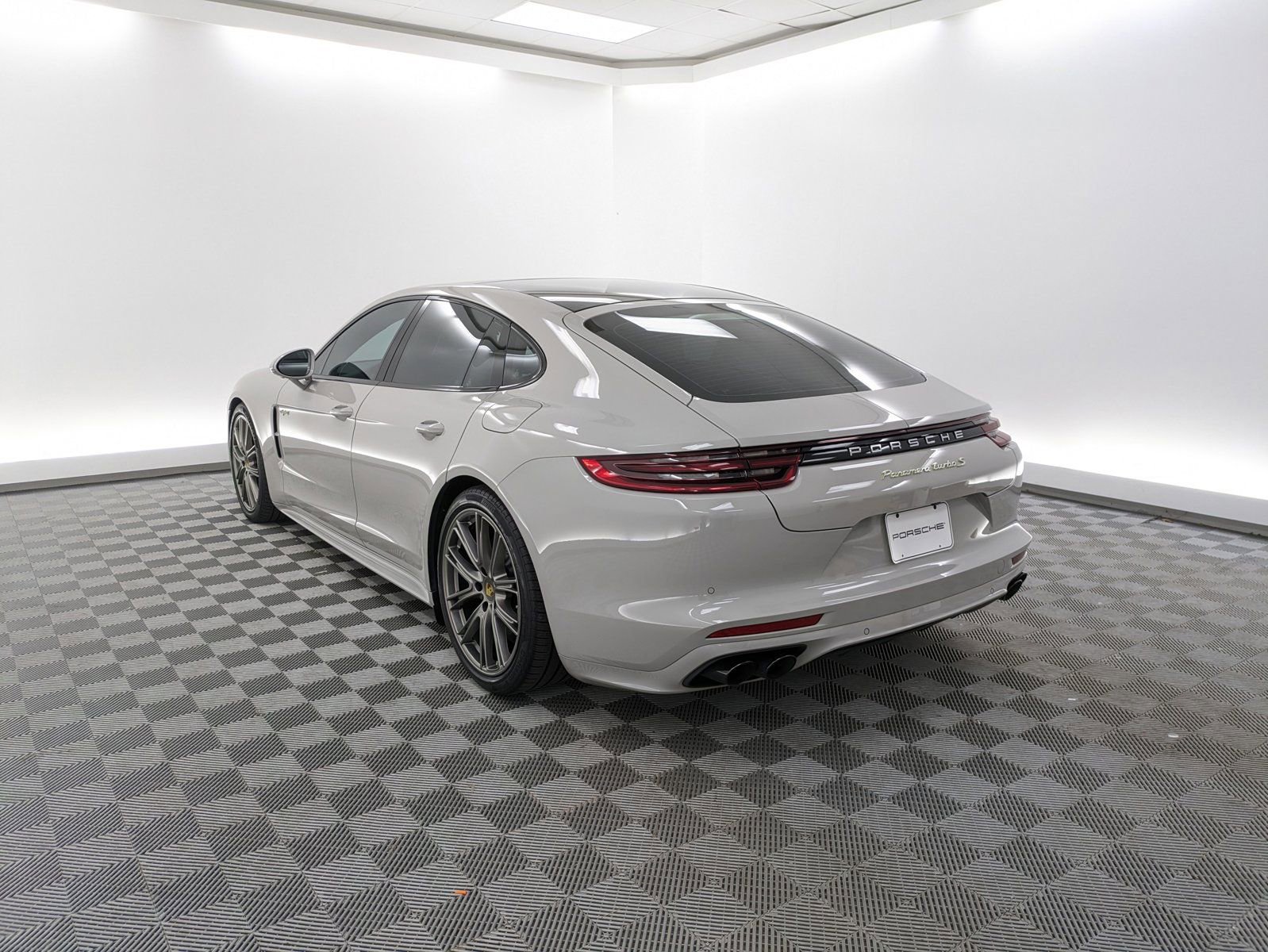2020 Porsche Panamera Turbo S E-Hybrid photo 2