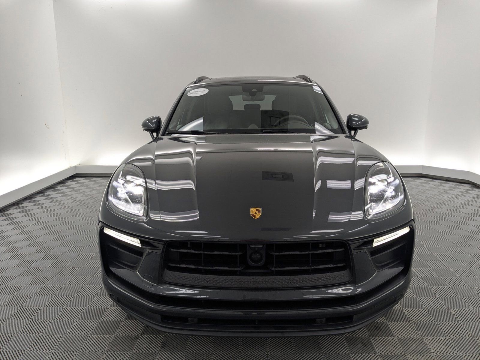 2026 Porsche Macan T - Photo 6