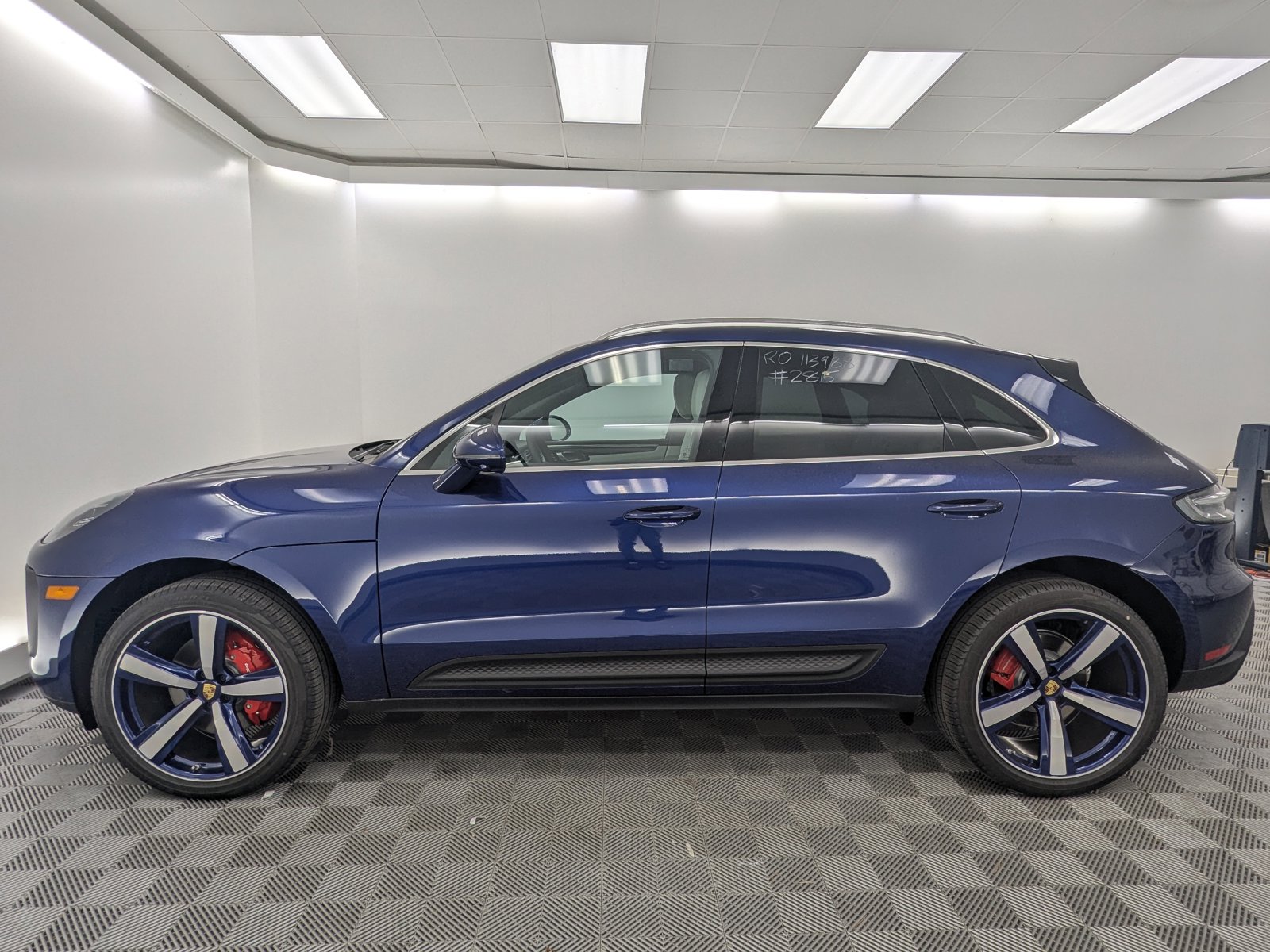 2026 Porsche Macan S photo 2