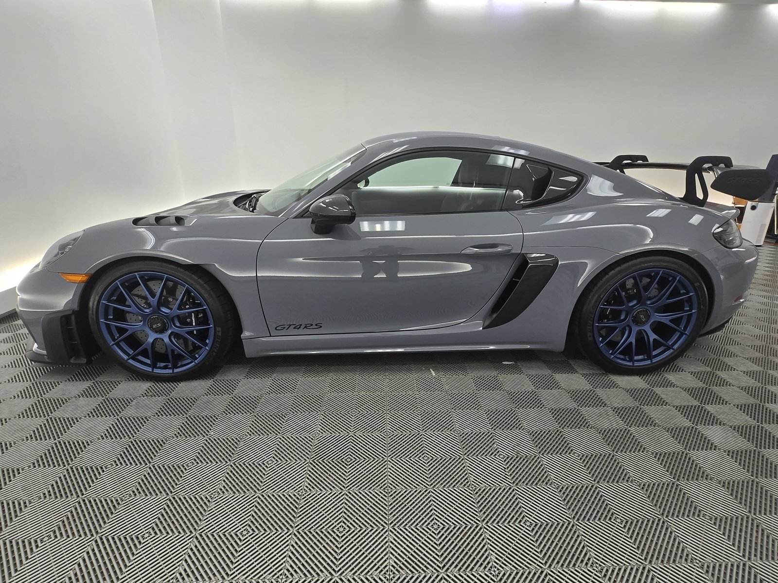 2024 Porsche Cayman GT4 RS photo 2
