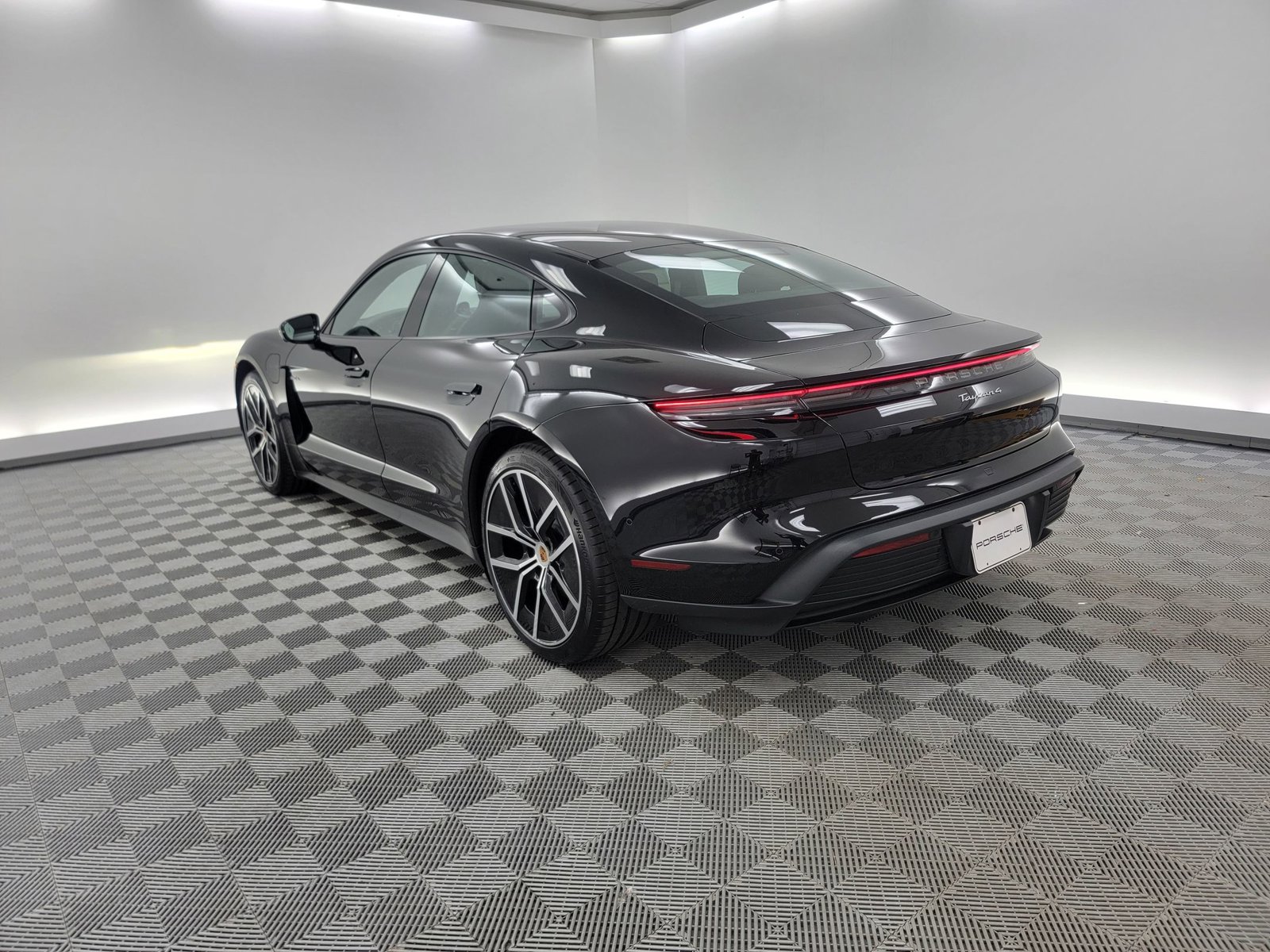 2025 Porsche Taycan 4 photo 3