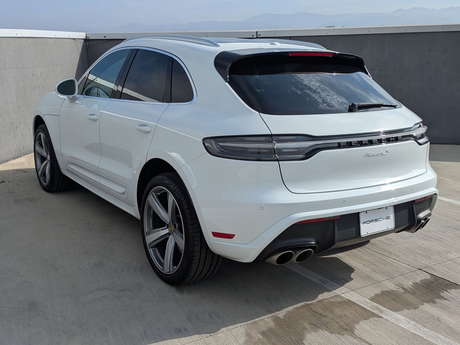 2025 Porsche Macan S photo 3