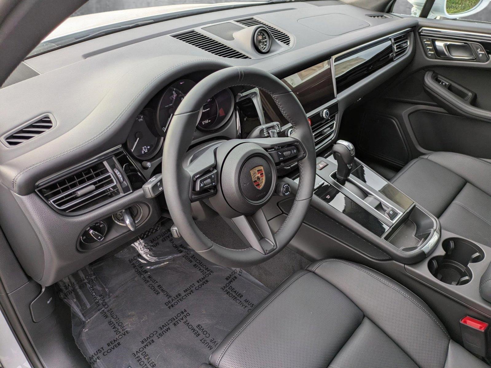 2025 Porsche Macan S photo 4