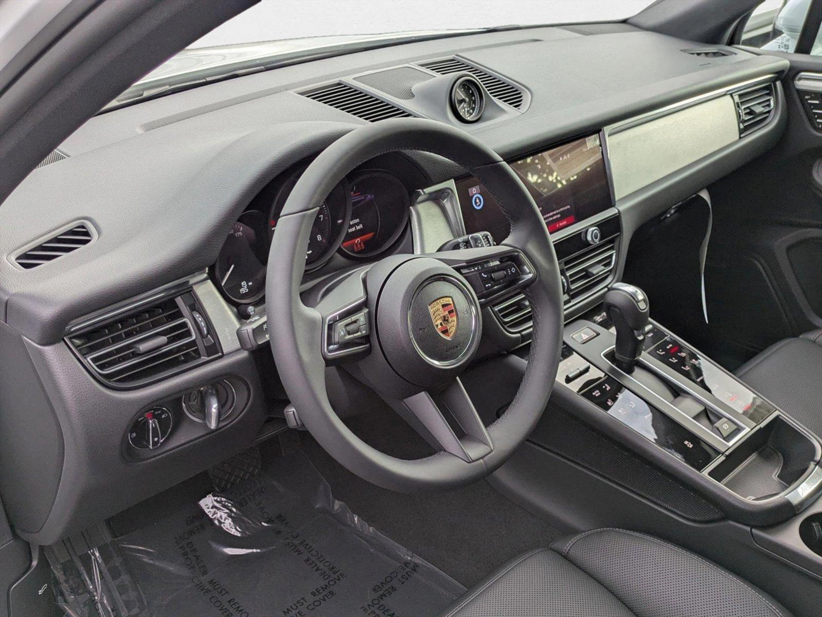 2025 Porsche Macan S photo 4