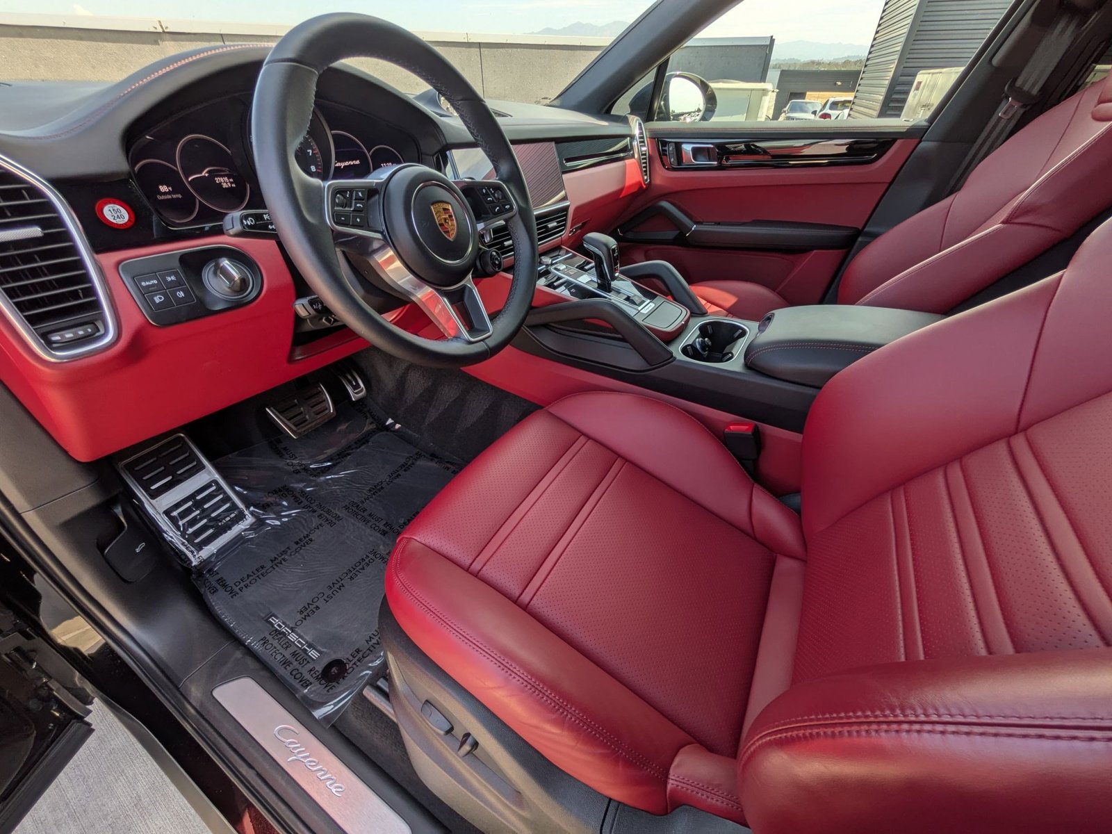 2023 Porsche Cayenne Coupe photo 3