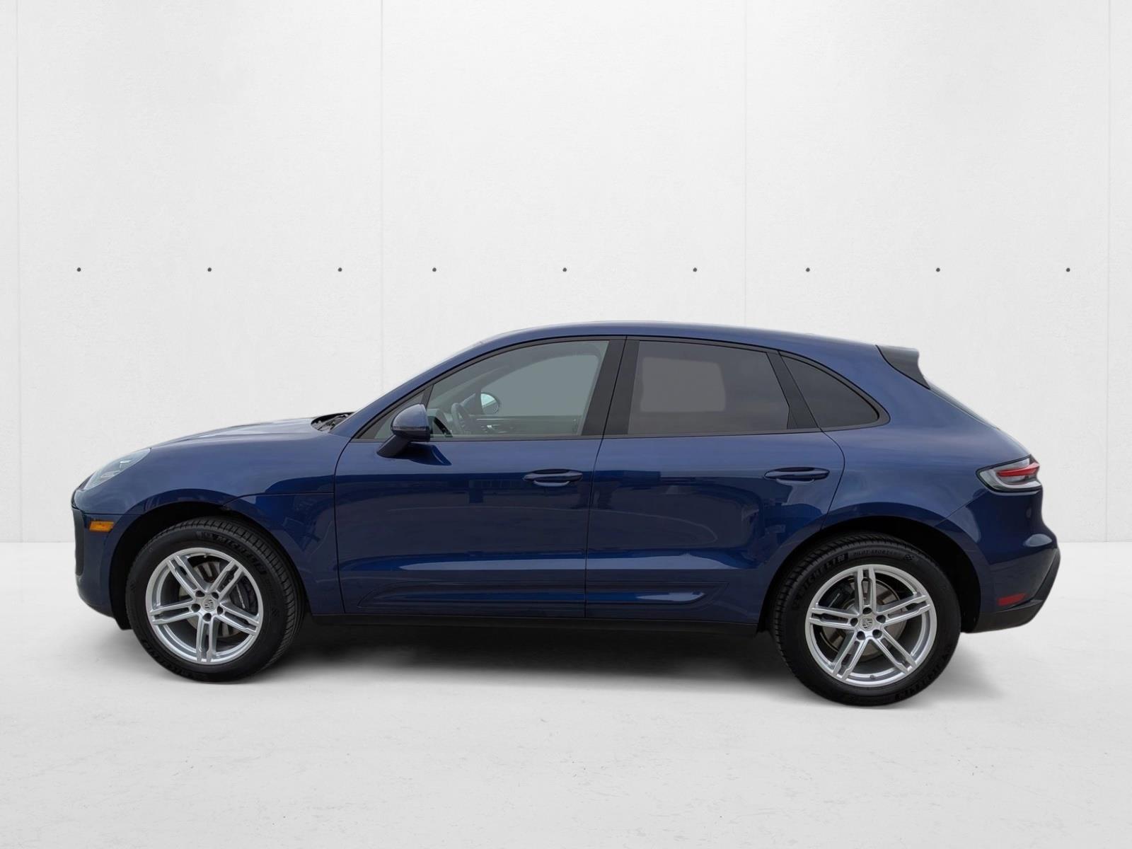 2025 Porsche Macan T photo 2