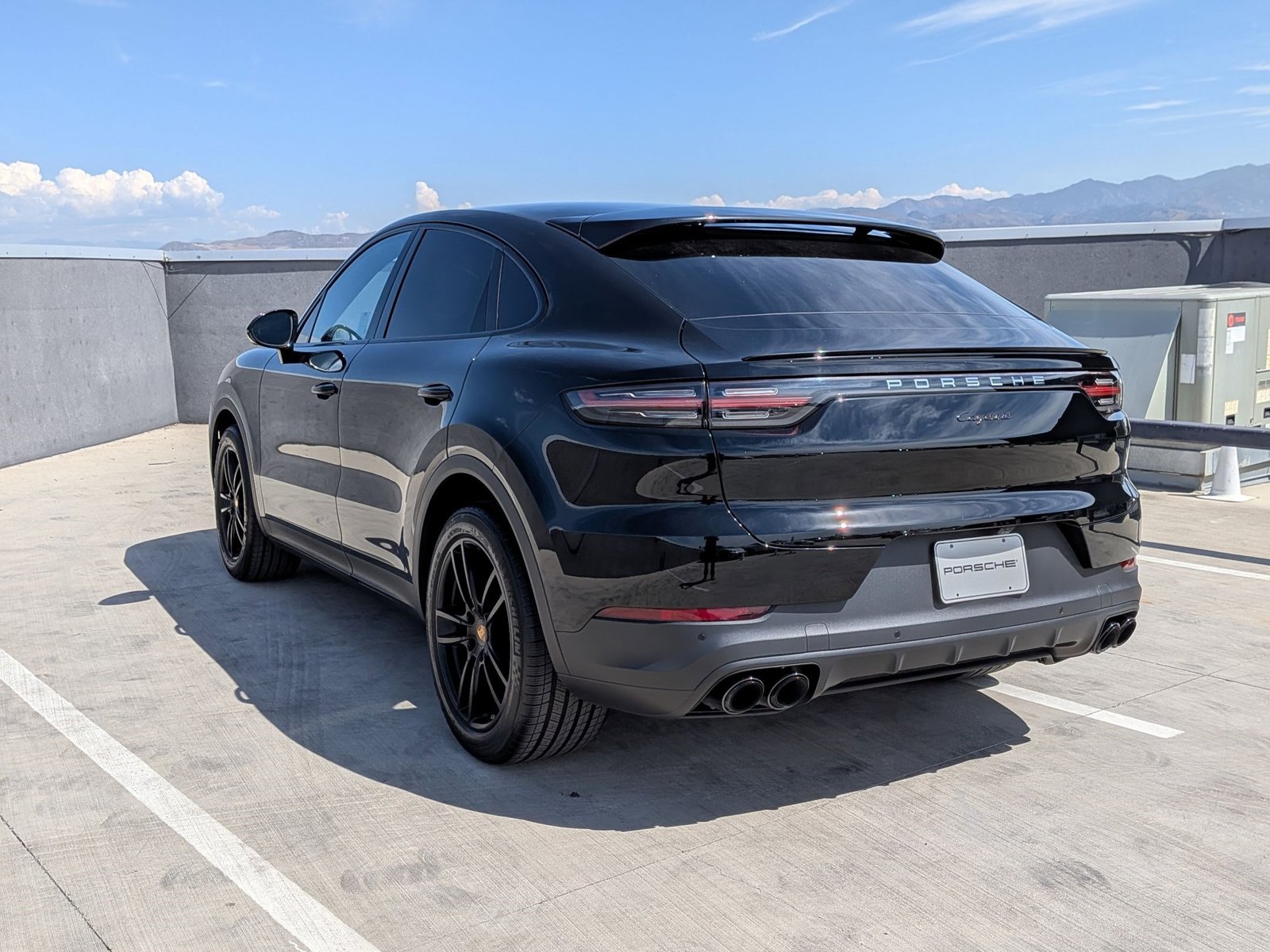 2023 Porsche Cayenne Coupe photo 2