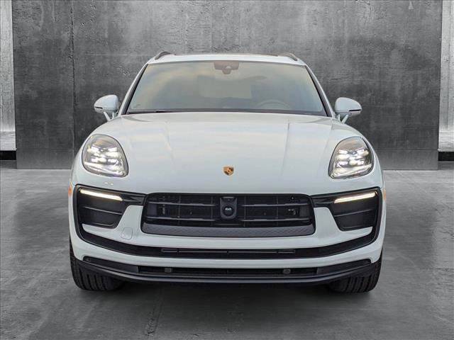 2025 Porsche Macan T photo 2