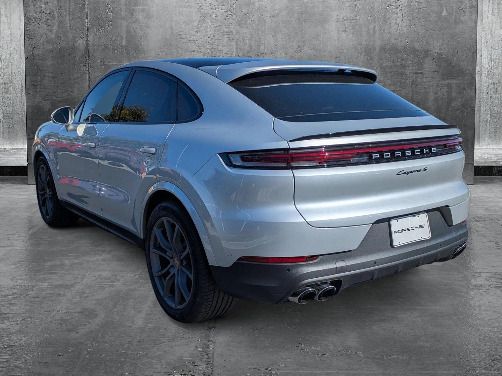 2025 Porsche Cayenne Coupe S photo 3