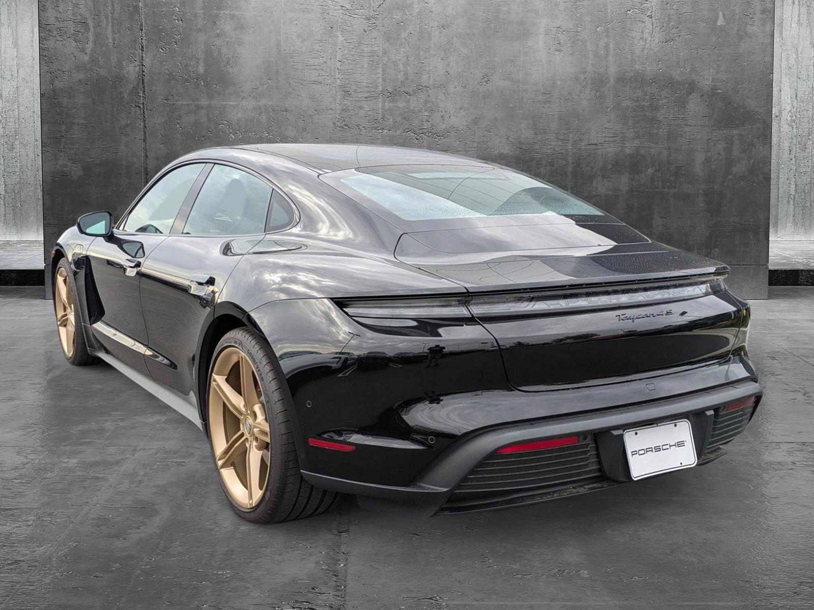 2024 Porsche Taycan 4S photo 3