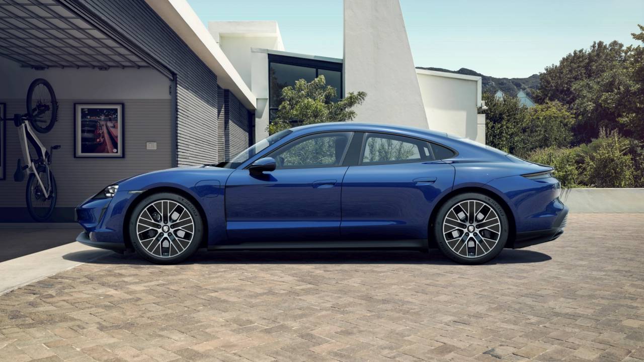 2022 Porsche Taycan photo 2
