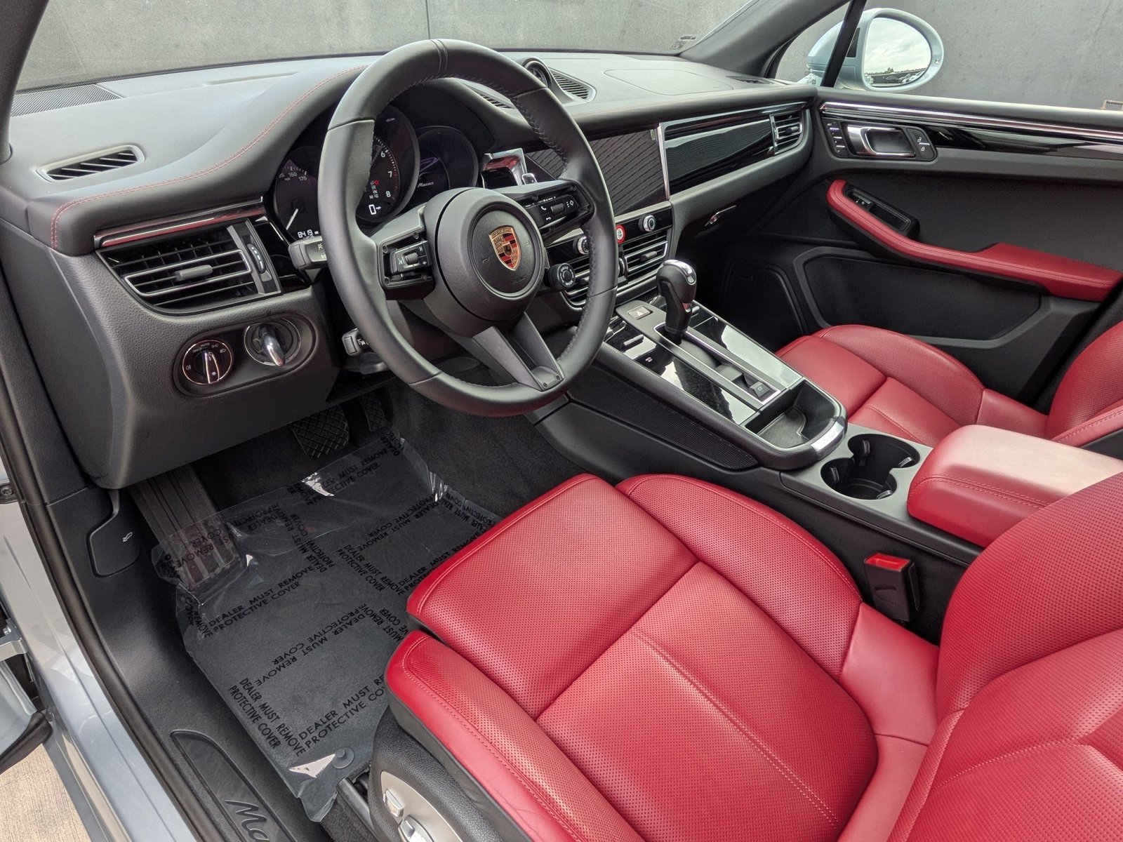 2025 Porsche Macan photo 4