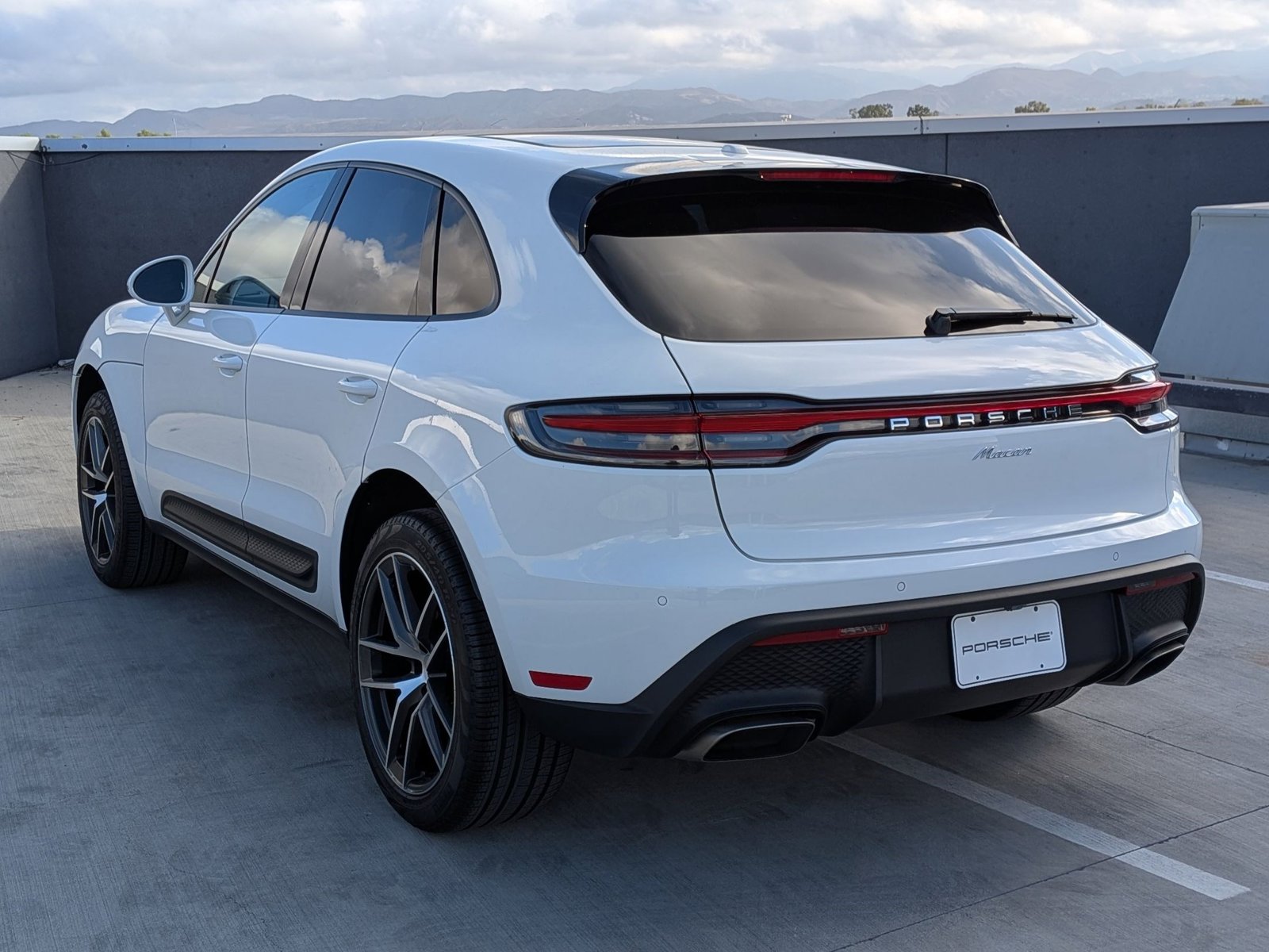2025 Porsche Macan T photo 3