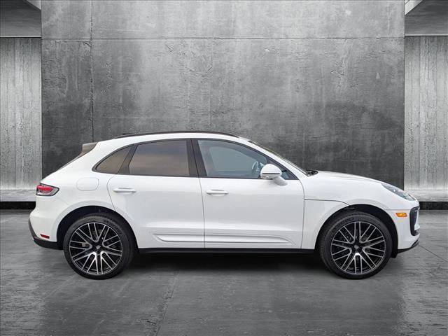 2025 Porsche Macan T photo 4