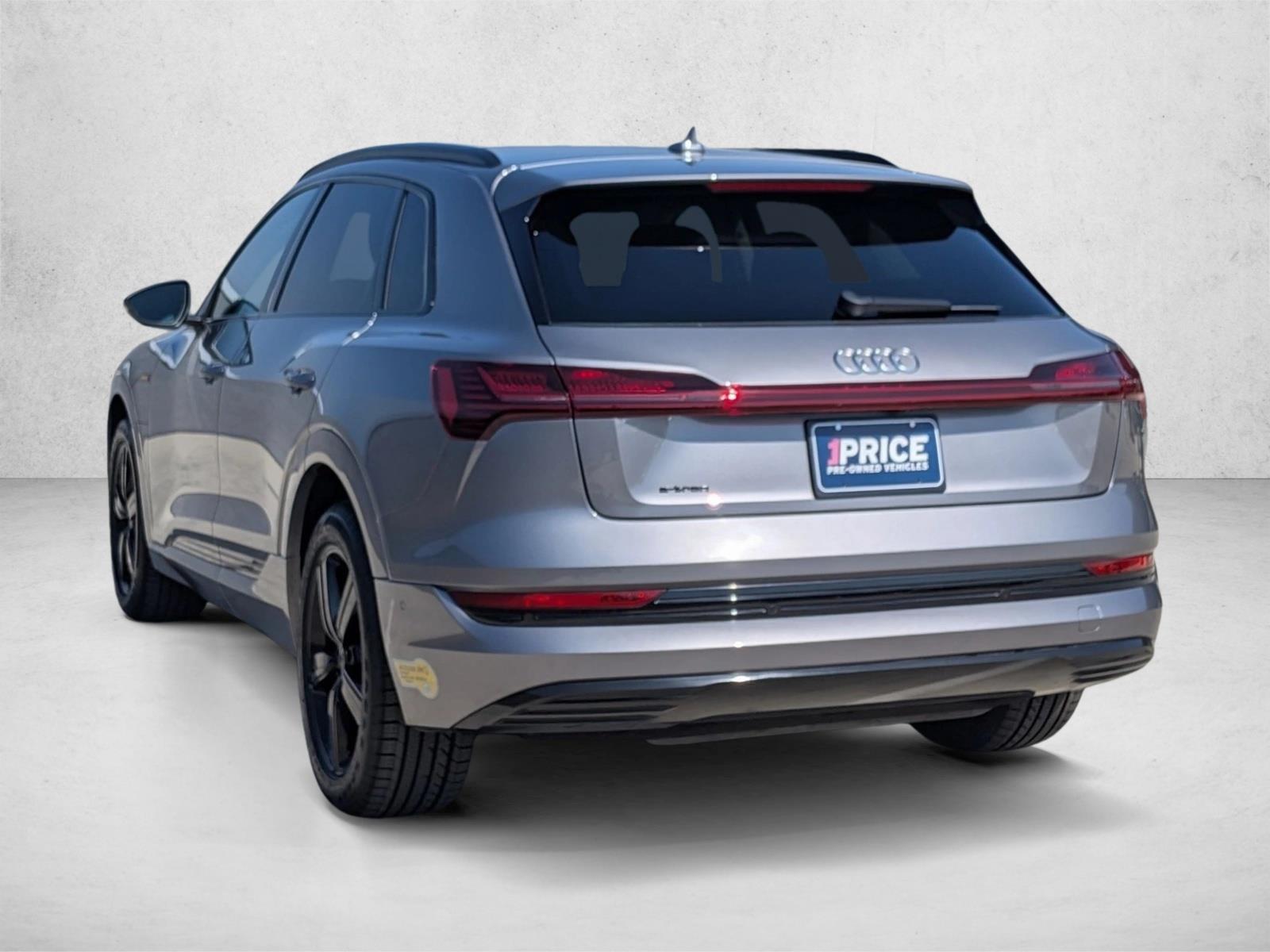 2019 Audi e-tron Premium Plus photo 2