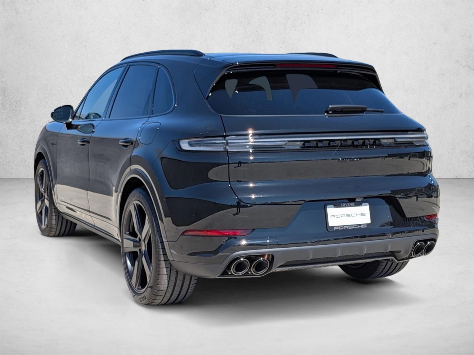 2026 Porsche Cayenne E-Hybrid Turbo photo 2