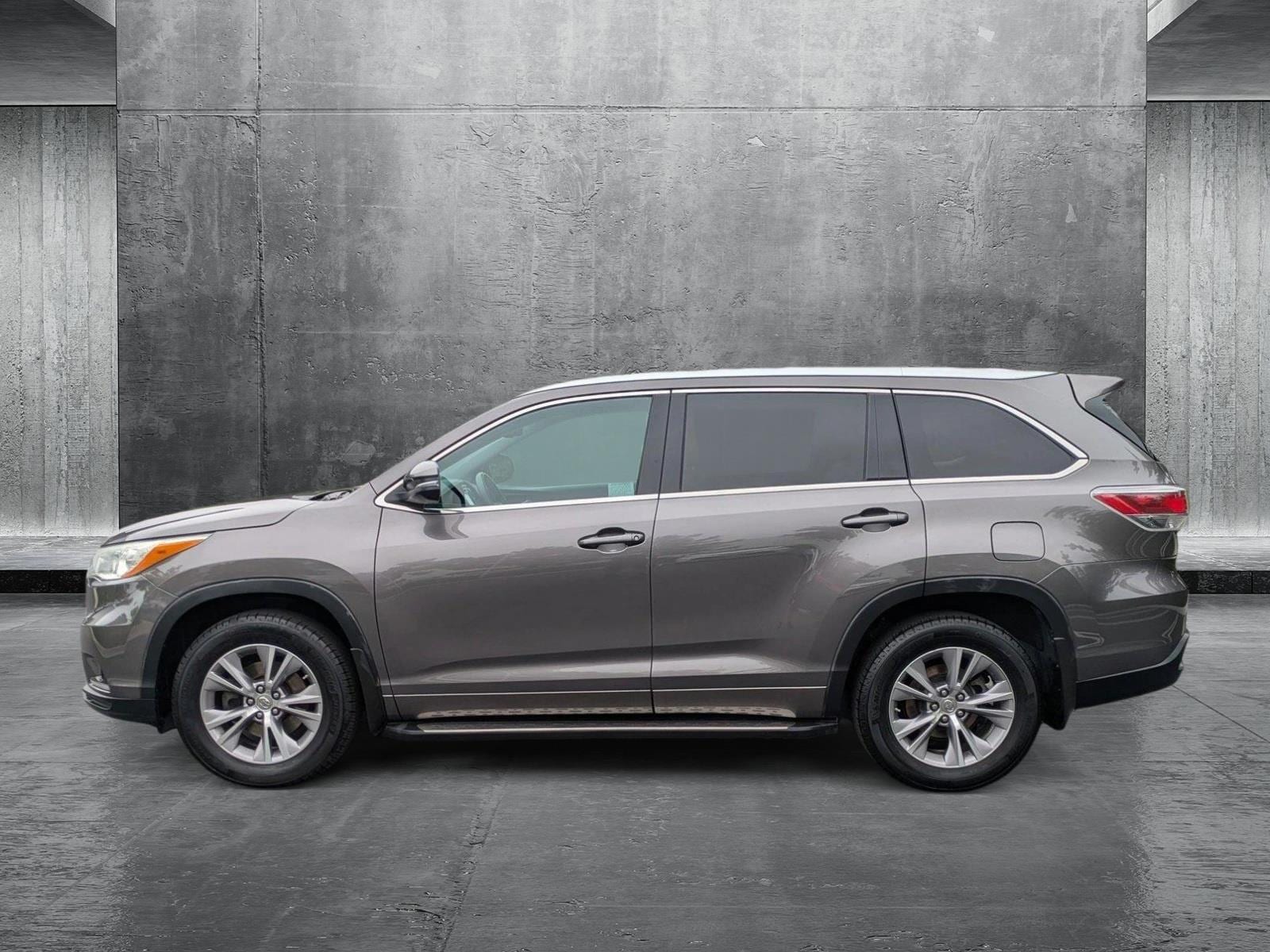 Used 2014 Toyota Highlander XLE with VIN 5TDJKRFH3ES044112 for sale in Irvine, CA