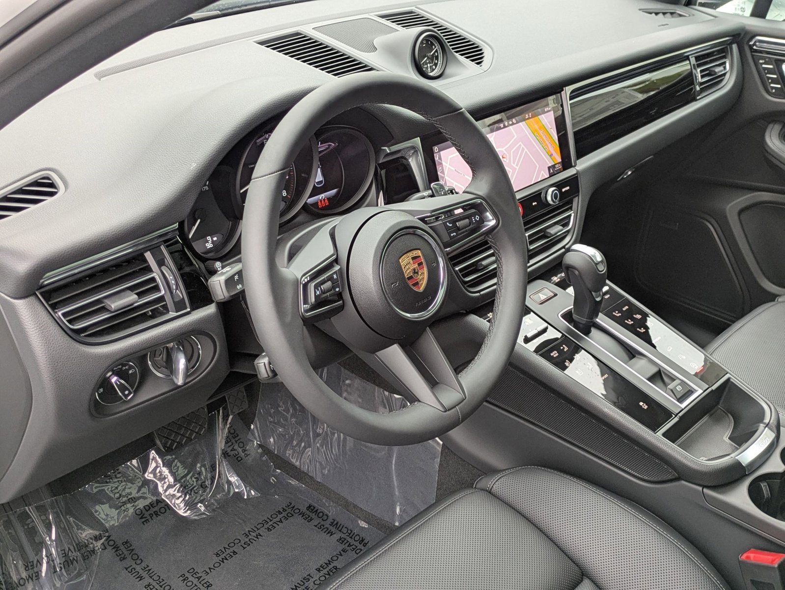 2025 Porsche Macan T photo 4