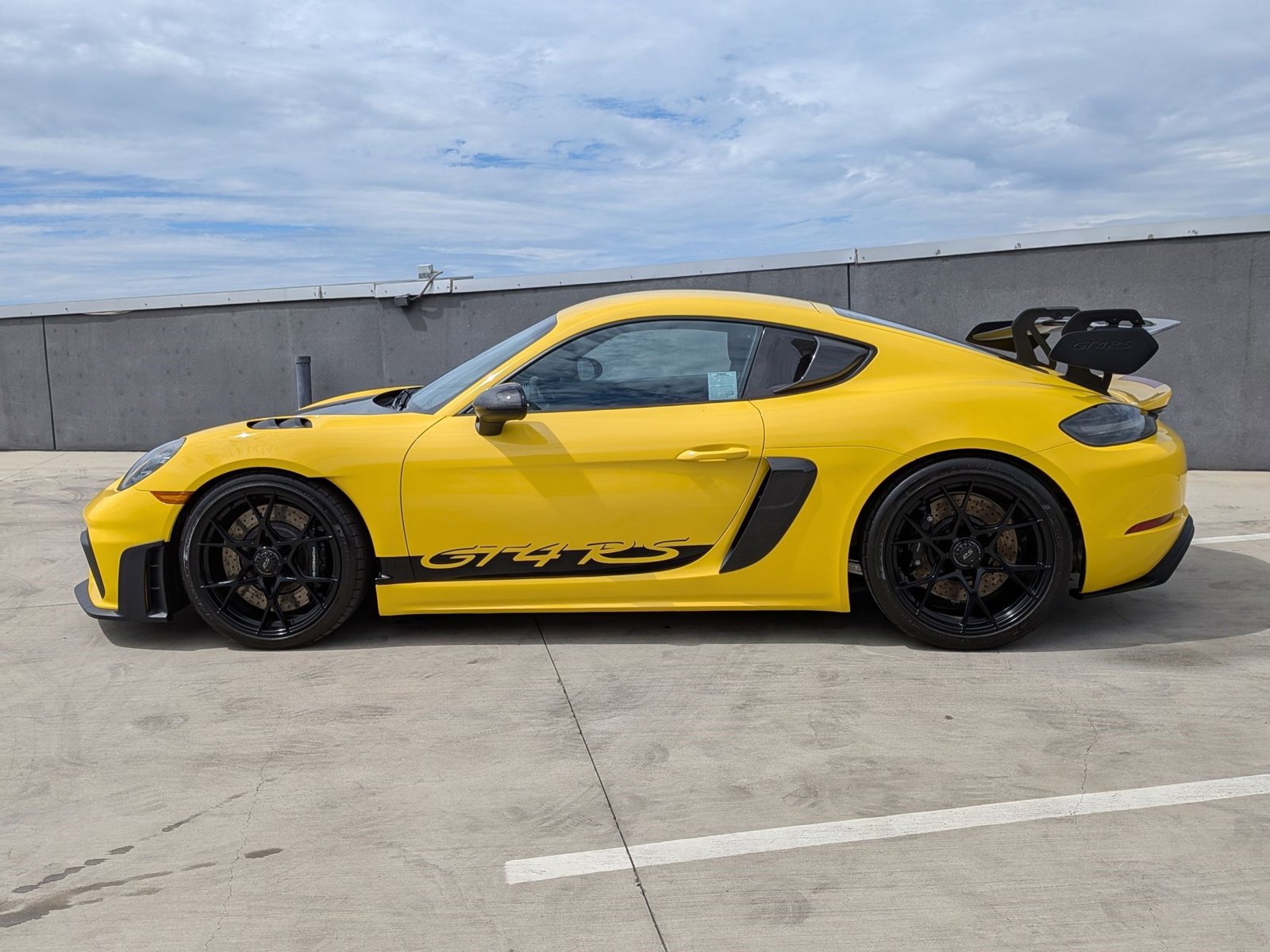 2023 Porsche Cayman GT4 RS photo 2
