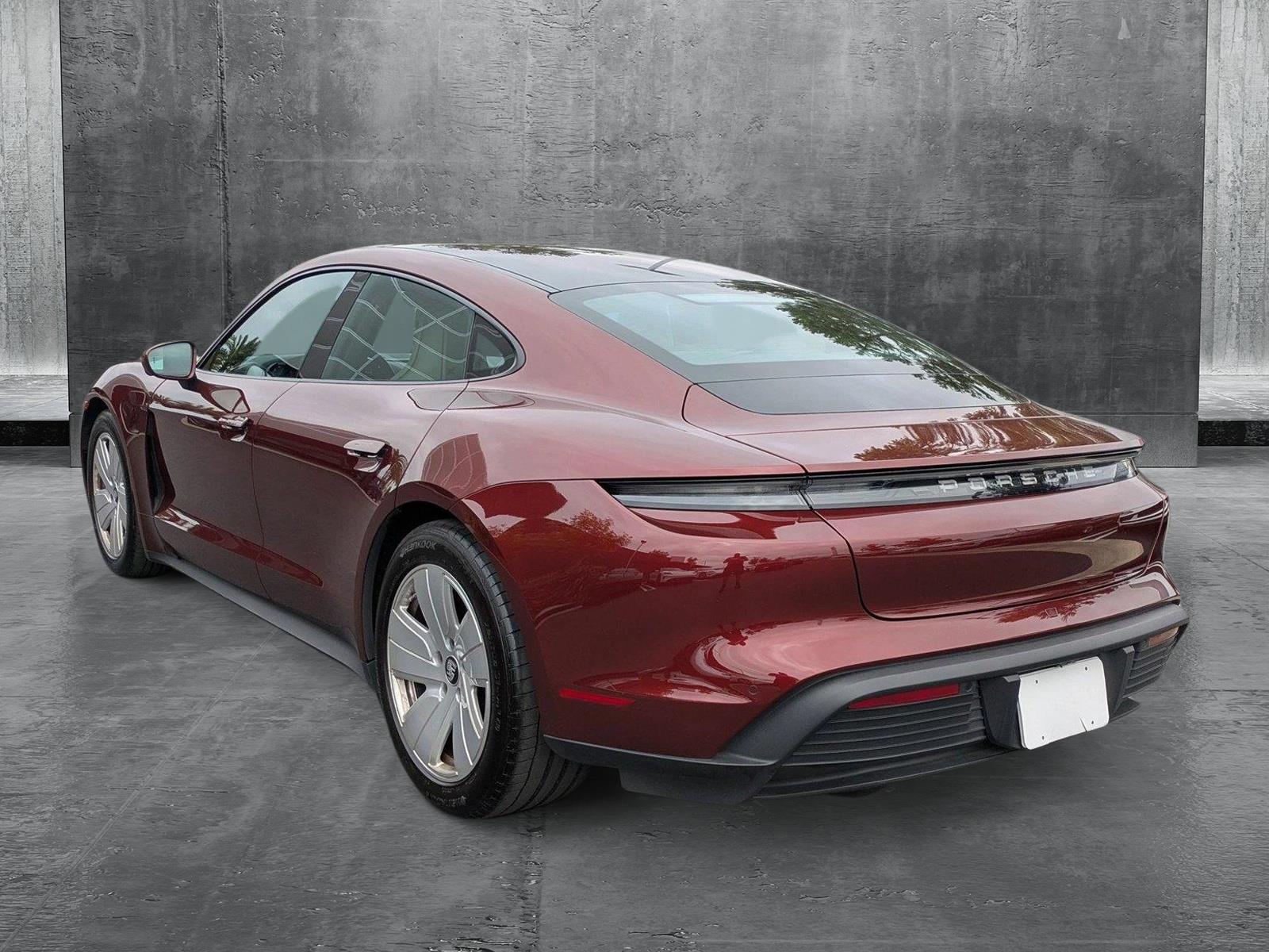 2021 Porsche Taycan photo 3