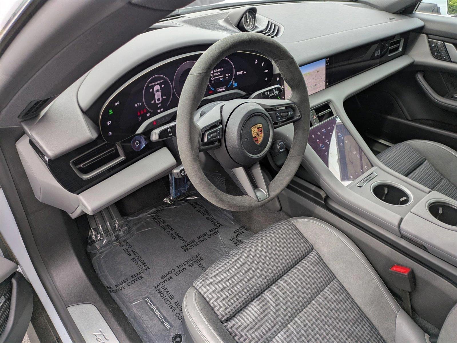 2025 Porsche Taycan 4S photo 4