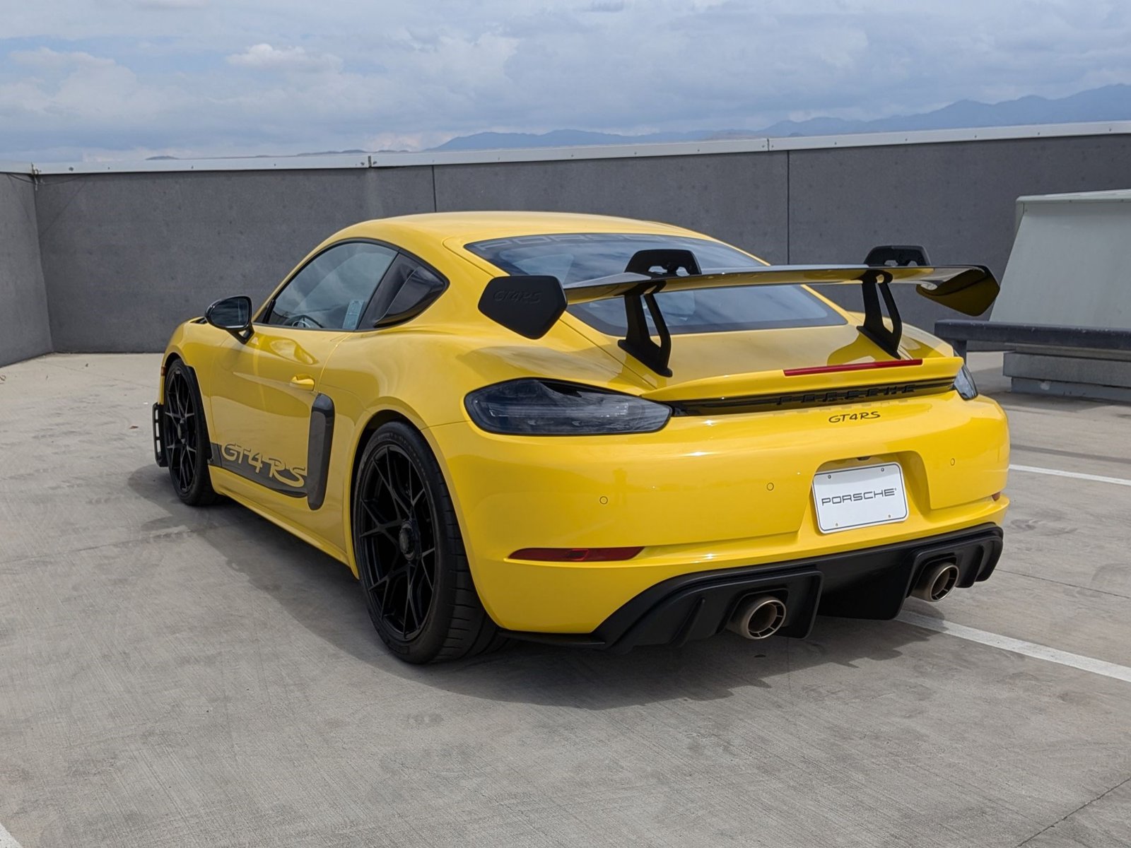 2023 Porsche Cayman GT4 RS photo 3