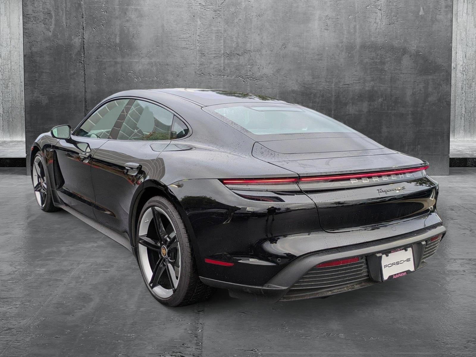 2024 Porsche Taycan 4S photo 3