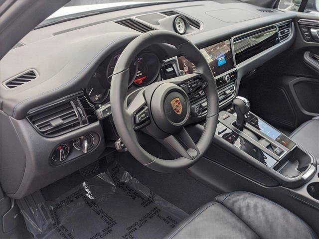 2025 Porsche Macan T photo 4