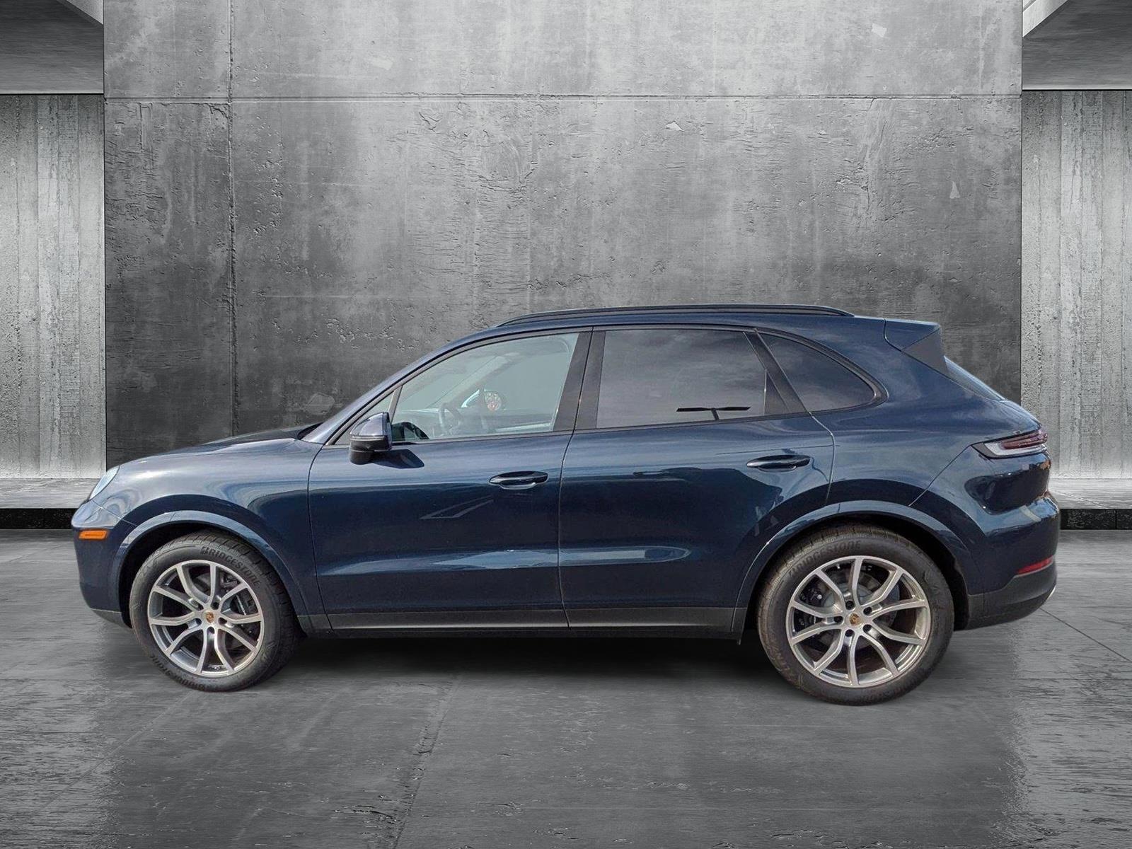 2024 Porsche Cayenne photo 2