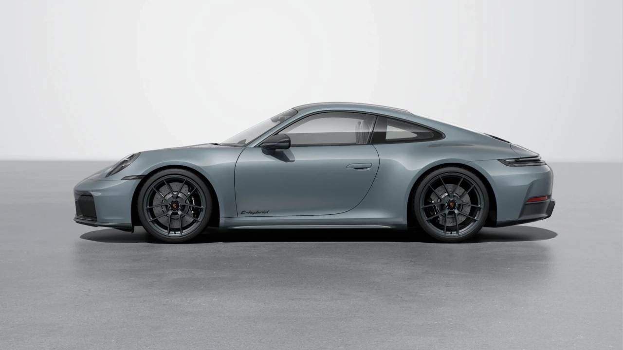 2026 Porsche 911 GTS photo 2