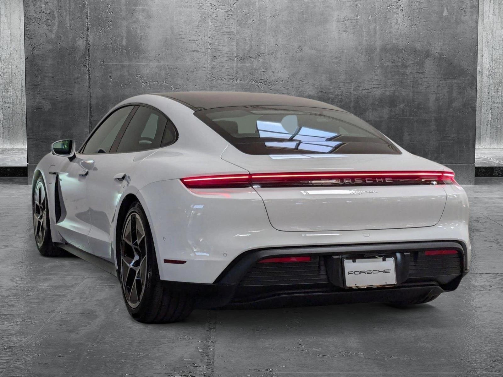 2025 Porsche Taycan photo 3