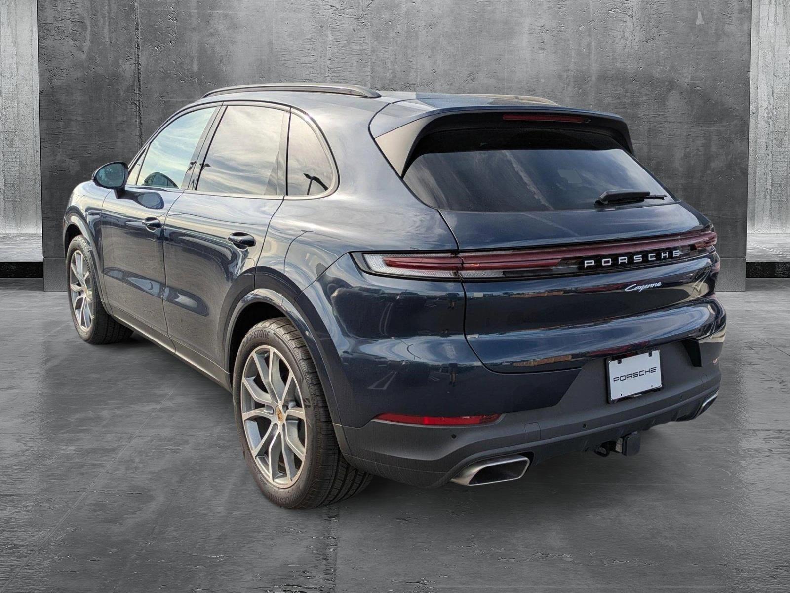 2024 Porsche Cayenne photo 3
